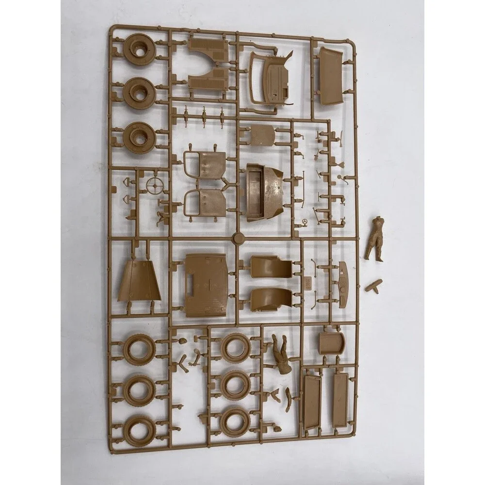 1/35 Zvezda German Mercedes 4X4 L 4500A Cargo Truck Schwerer Model Kit 3596 READ